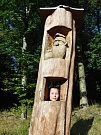 Johanna guckt aus dem Zwergenturm